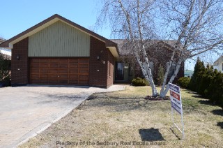 18 stacey cres, Garson Ontario, Canada