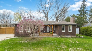 12 sunset avenue, Warwick Ontario, Canada