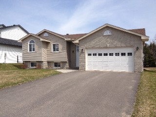 142 queensgate blvd, Sault Ste. Marie Ontario, Canada
