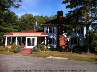 420 beaumont dr, Bracebridge Ontario, Canada Located on Lake Muskoka