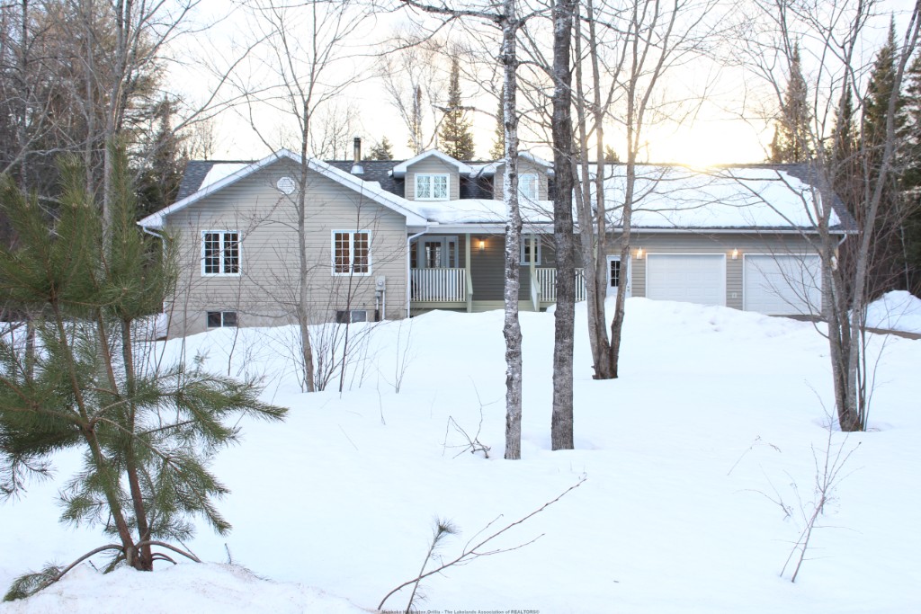1041 linkert rd, Highlands East Ontario, Canada