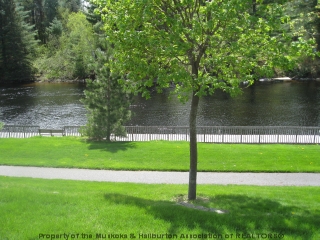 73 shoreline dr, Bracebridge Ontario, Canada Located on Lake Muskoka