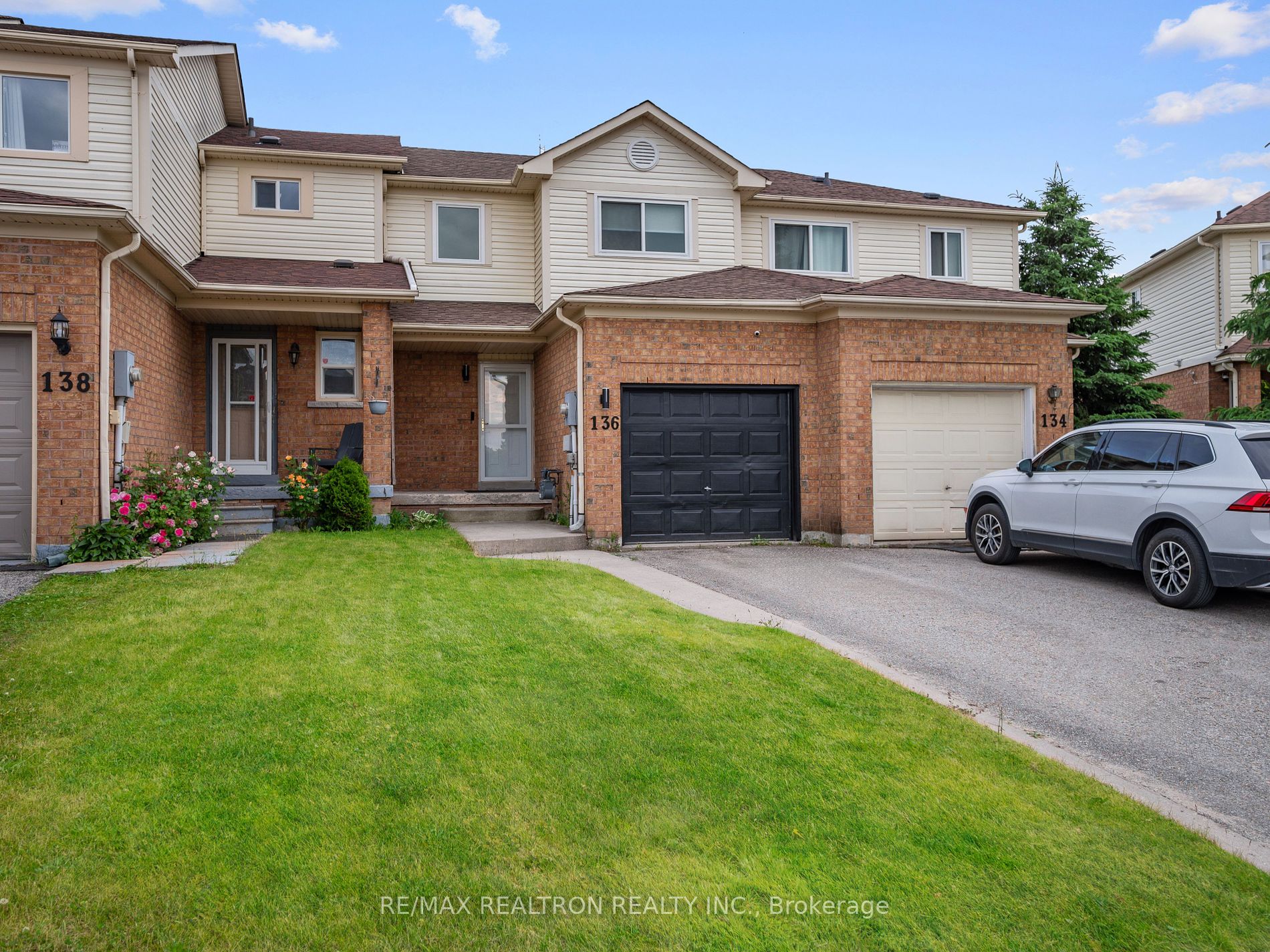136 pickett cres, Barrie Ontario, Canada