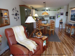 35 dairy lane  302, Huntsville Ontario, Canada Located on Muskoka River