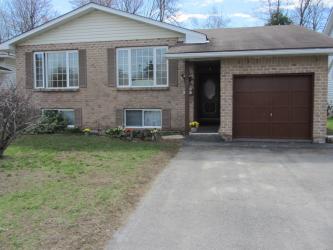 138 Kingston Crescent, Prescott Ontario, Canada Located on St. Lawrence River