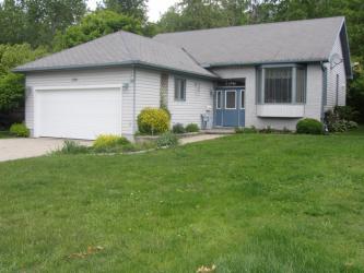 126 Kingston Crescent, Prescott Ontario, Canada Located on St. Lawrence River
