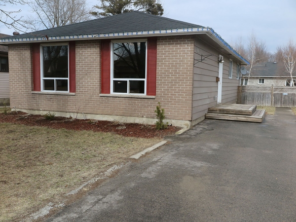 980 MacKenzie Rd., Prescott Ontario, Canada Located on St. Lawrence River