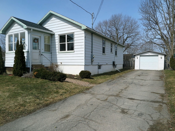 644 James St. W., Prescott Ontario, Canada Located on St. Lawrence River