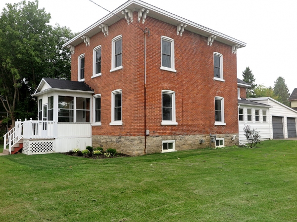 406 Jessup St., Prescott Ontario, Canada Located on St. Lawrence River