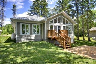 1059 maplehurst dr, Lake of Bays Ontario, Canada Located on Peninsula Lake