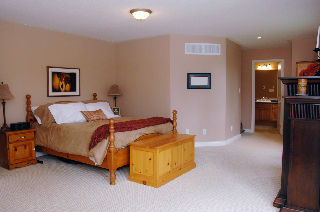 1005 walker lane, Huntsville Ontario, Canada Located on Walker Lake