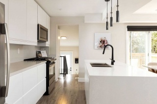 211 Deloraine Ave, Toronto Ontario
