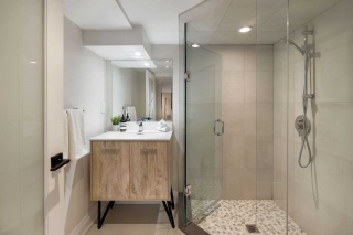 211 Deloraine Ave, Toronto Ontario