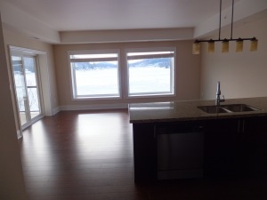 305-1 park street, Haliburton Ontario, Canada Located on Head Lake