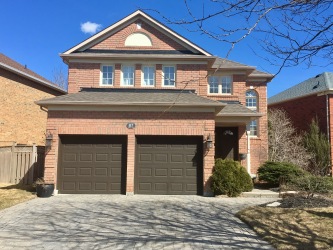 87 pinnacle t, Newmarket Ontario, Canada