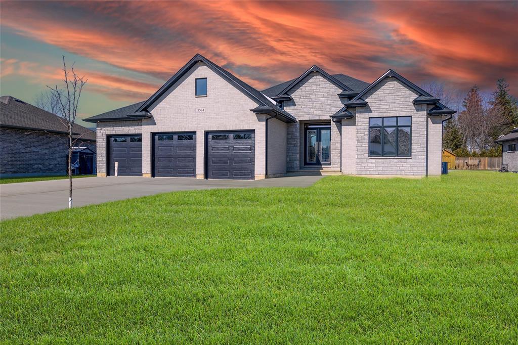 3564 VICTORIA Street, Plympton-wyoming, Ontario (ID 23002971)