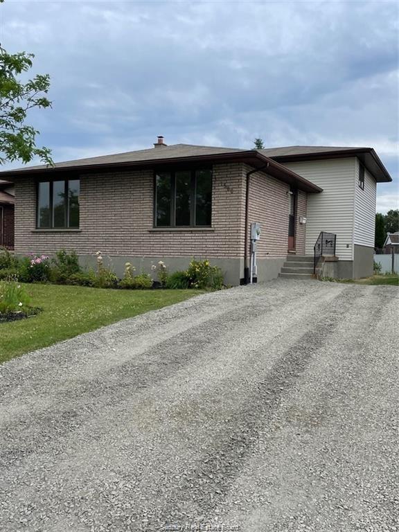 1560 Lansing, Sudbury, Ontario (ID 2105380)