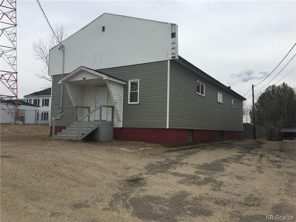 25 Lake Avenue, Mcadam, New Brunswick (ID NB042831)