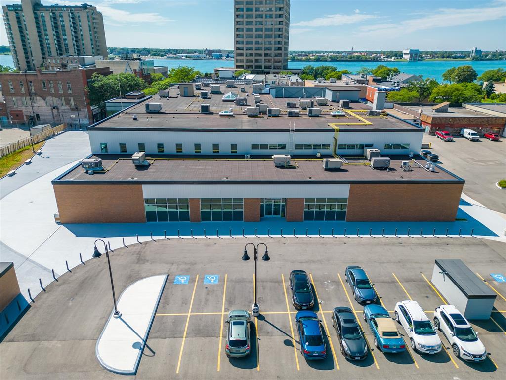 162 LOCHIEL Unit# 102, Sarnia, Ontario (ID 23020059)