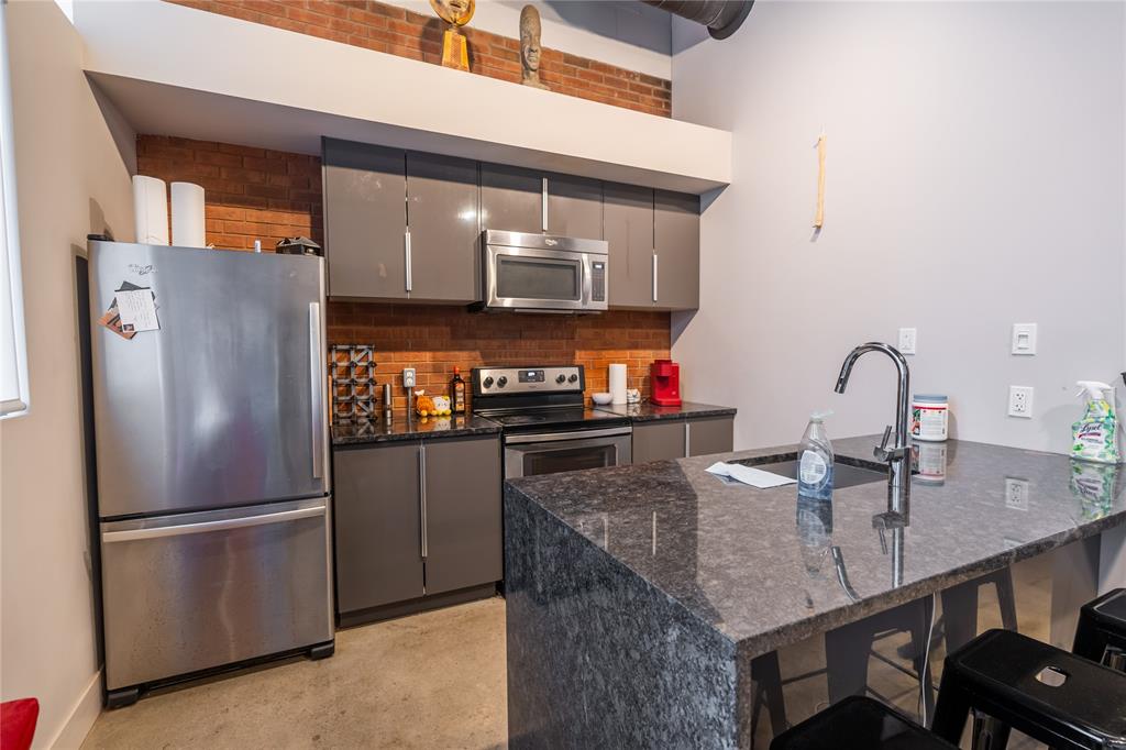 140 FRONT Street, Sarnia, Ontario (ID 24027172)