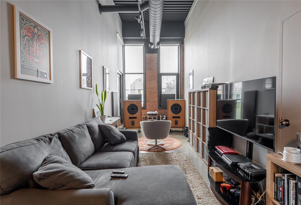 140 FRONT Street, Sarnia, Ontario (ID 24027172)