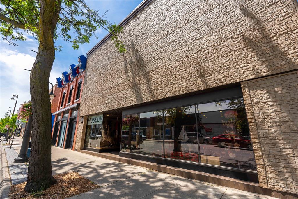 223 CHRISTINA Street North, Sarnia, Ontario (ID 25007113)