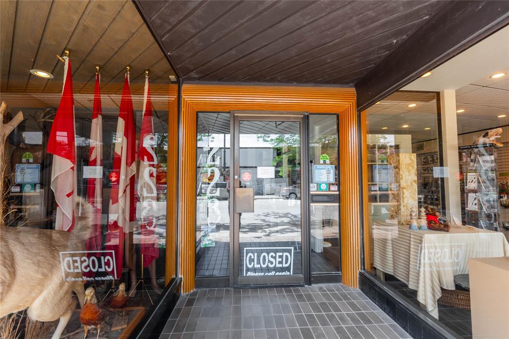 223 CHRISTINA Street North, Sarnia, Ontario (ID 25007113)