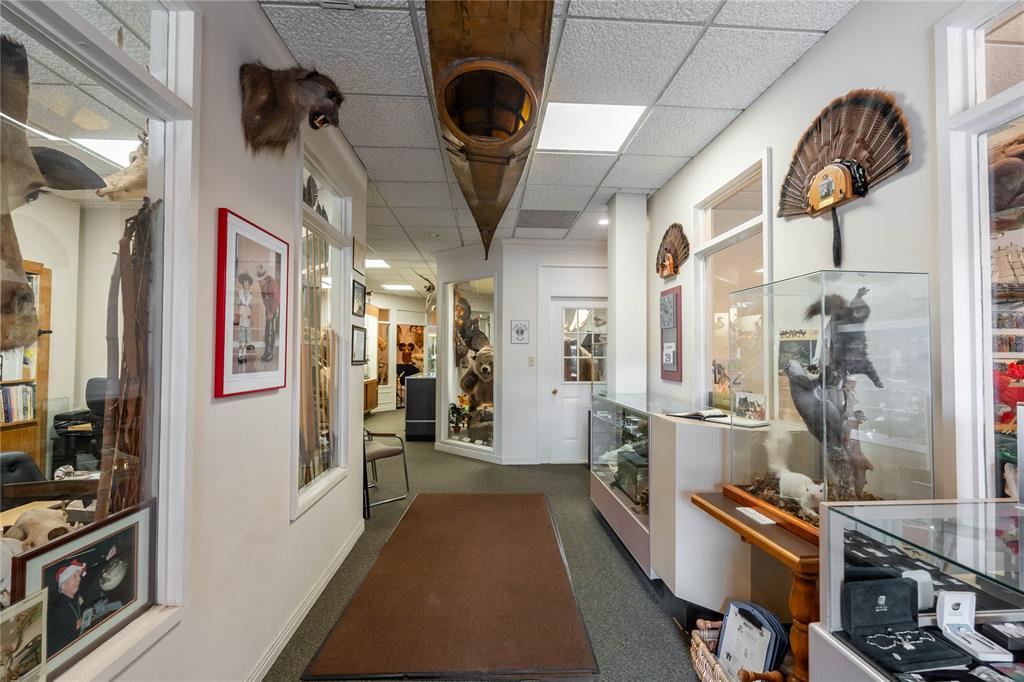 223 CHRISTINA Street North, Sarnia, Ontario (ID 25007113)