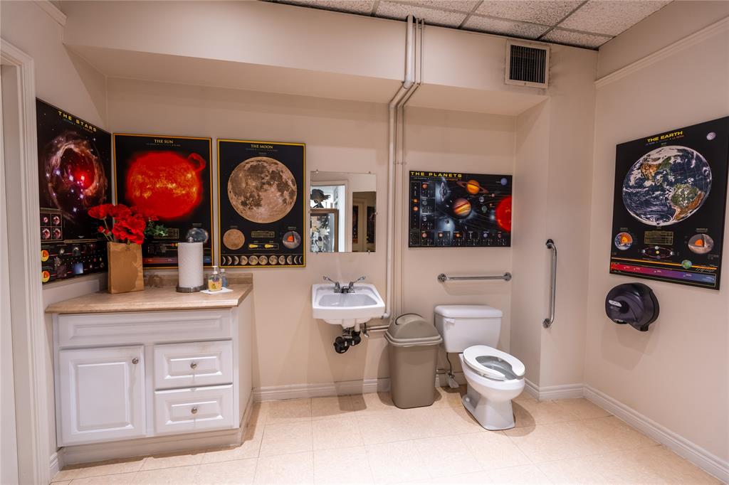 223 CHRISTINA Street North, Sarnia, Ontario (ID 25007113)