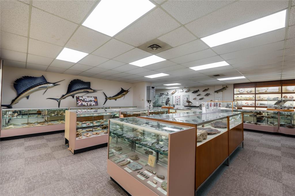 223 CHRISTINA Street North, Sarnia, Ontario (ID 25007113)