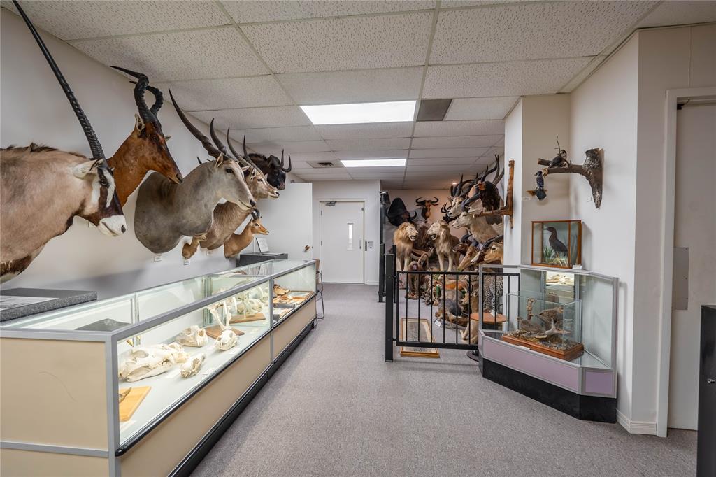 223 CHRISTINA Street North, Sarnia, Ontario (ID 25007113)