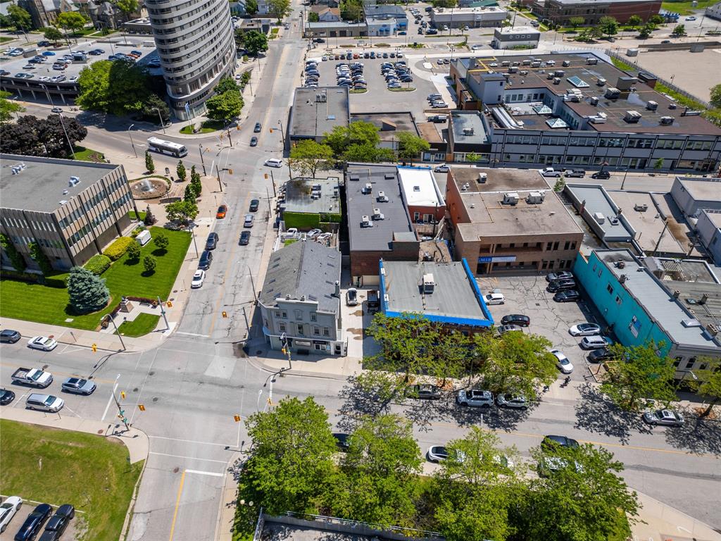 223 CHRISTINA Street North, Sarnia, Ontario (ID 25007113)