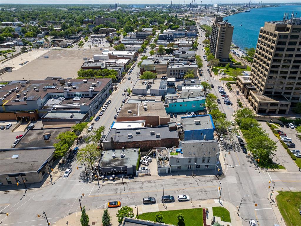 223 CHRISTINA Street North, Sarnia, Ontario (ID 25007113)