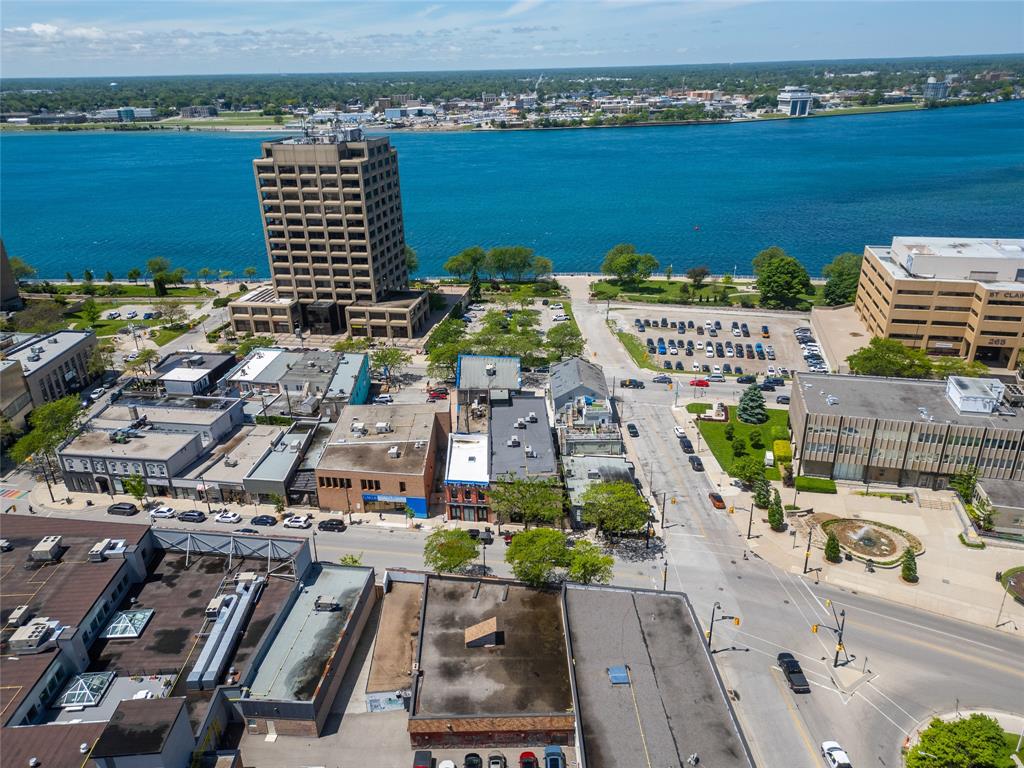 223 CHRISTINA Street North, Sarnia, Ontario (ID 25007113)