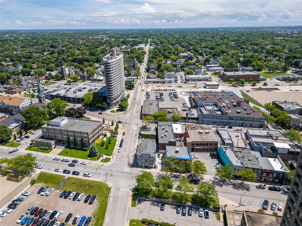 223 CHRISTINA Street North, Sarnia, Ontario (ID 25007113)