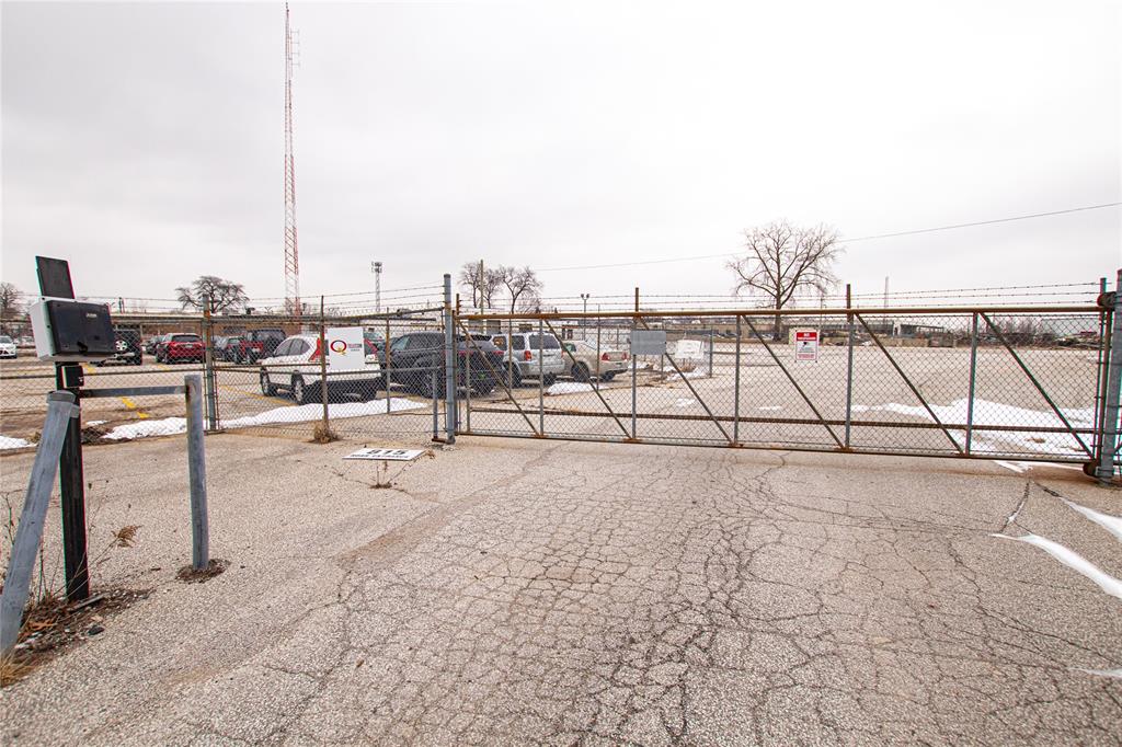 815 CONFEDERATION Street Unit# A,B,C,YARD, Sarnia, Ontario (ID 25018995)