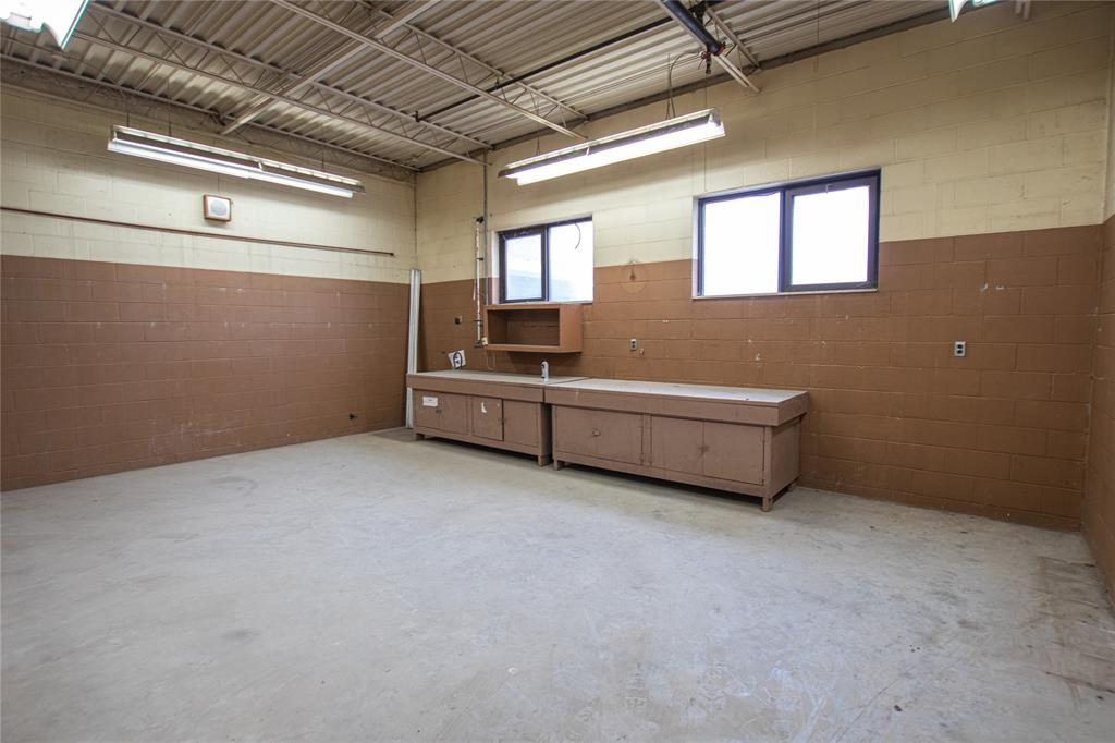 815 CONFEDERATION Street Unit# A,B,C,YARD, Sarnia, Ontario (ID 25018995)