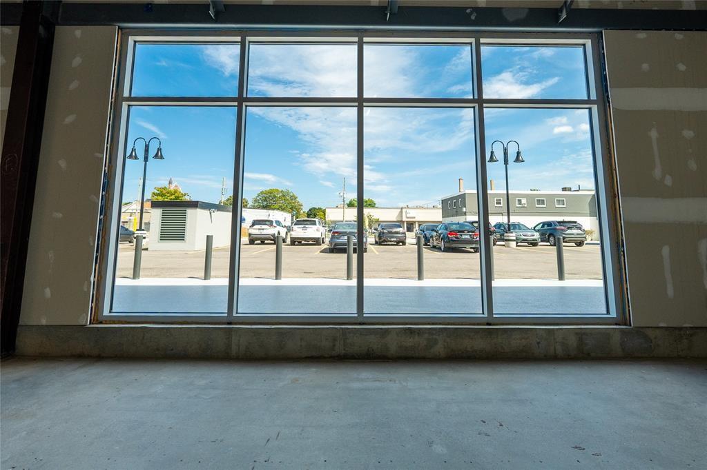 162 LOCHIEL Street Unit# 102, Sarnia, Ontario (ID 25022242)