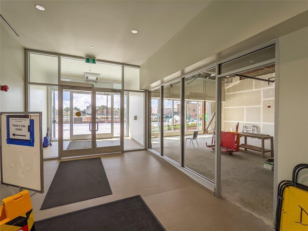 162 LOCHIEL Street Unit# 103, Sarnia, Ontario (ID 25022248)