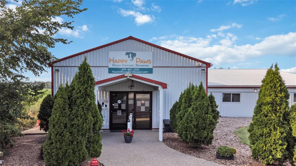 2782 PETROLIA Line, Petrolia, Ontario (ID 25002060)