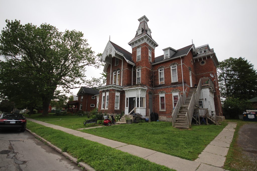 41-43 QUEEN ST, Quinte West, Ontario (ID 403850084)