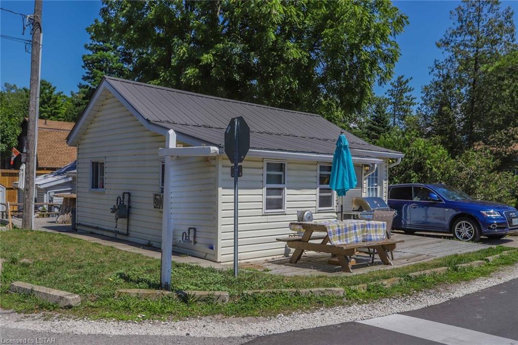 33 OAK Street, Grand Bend, Ontario (ID 278039)