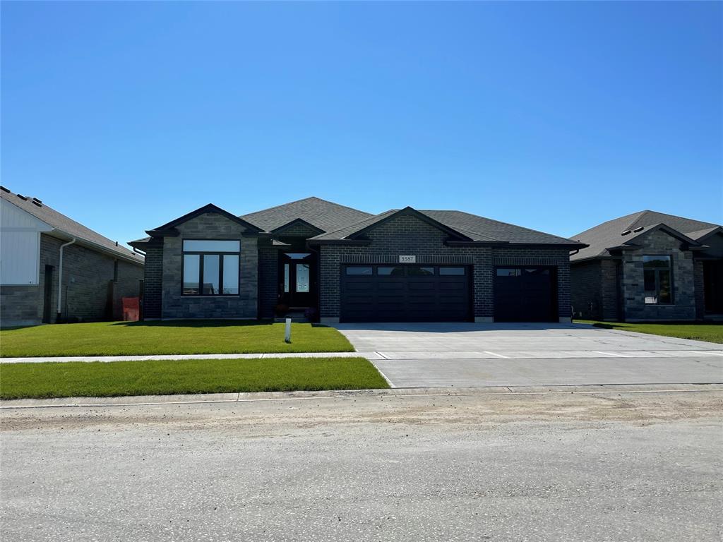 3587 MIA Lane, Plympton-wyoming, Ontario (ID 21020174)