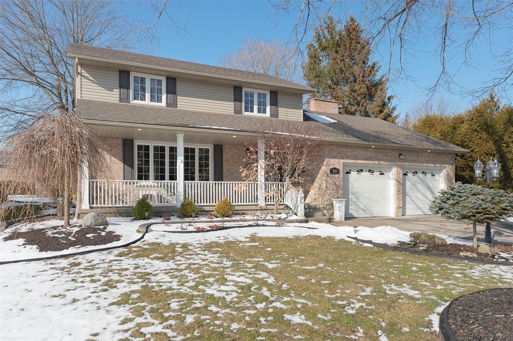 704 CENTENNIAL Street, Plympton-wyoming, Ontario (ID 20001816)