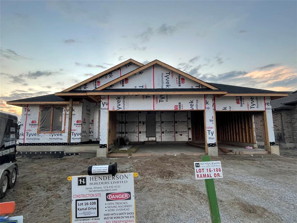 108 KAMAL Drive, Sarnia, Ontario (ID 21020001)