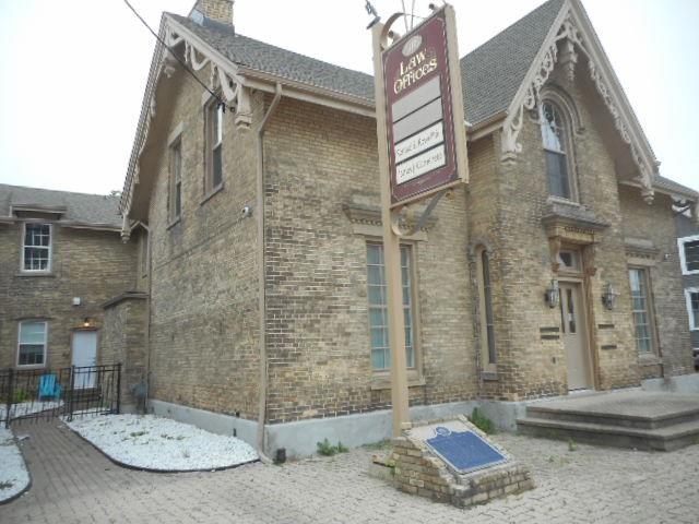 316 CHRISTINA Street North, Sarnia, Ontario (ID 22015570)