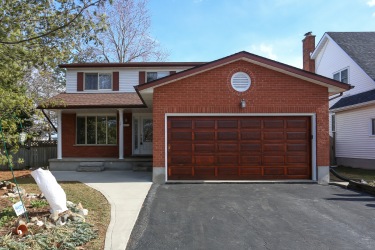 401 Strawberry Cr, Waterloo, Ontario (ID 30561142)