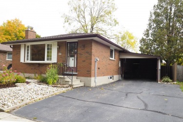 534 Brookhaven Cres (ID 30771272)