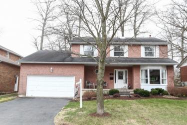 27 Stoke Court, Kitchener, Ontario (ID KW1534877)