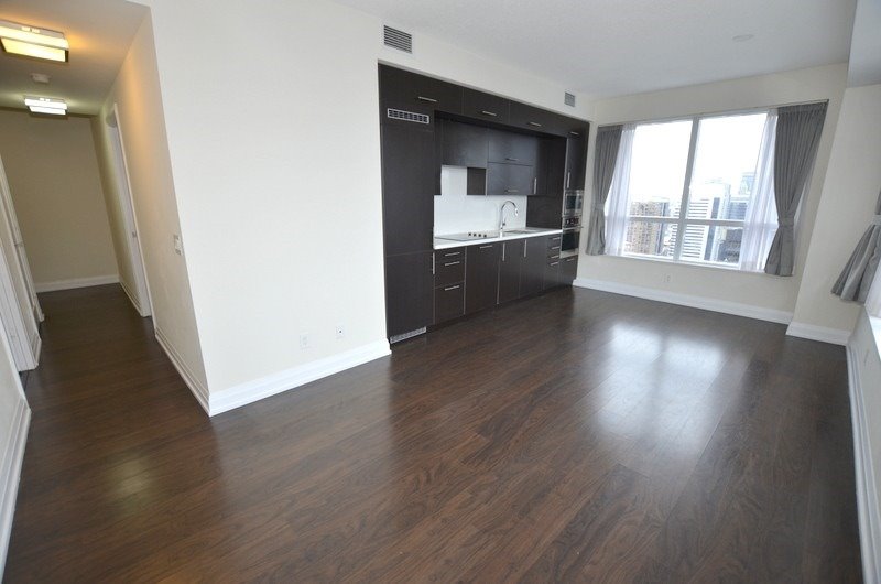 2 Anndale Dr, Toronto, Ontario (ID C5153563)